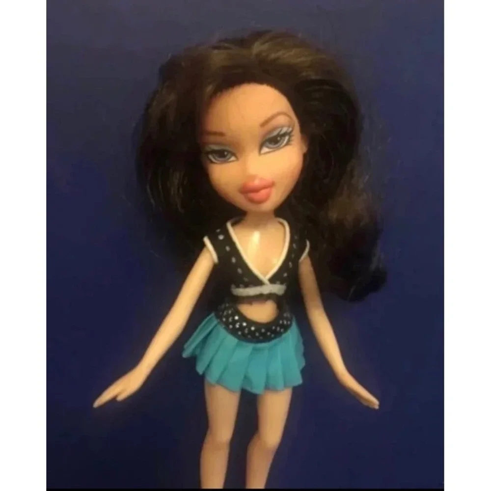 Bratz Style it Dana Doll with Play‎ Sportz Cheerleader Cloe Outfit